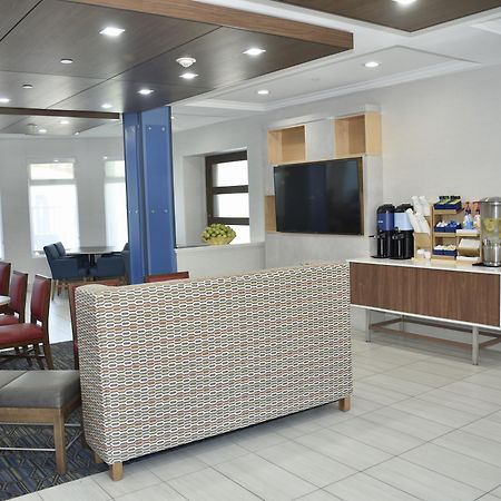 Holiday Inn Express Windsor Sonoma Wine Country By Ihg Exterior photo